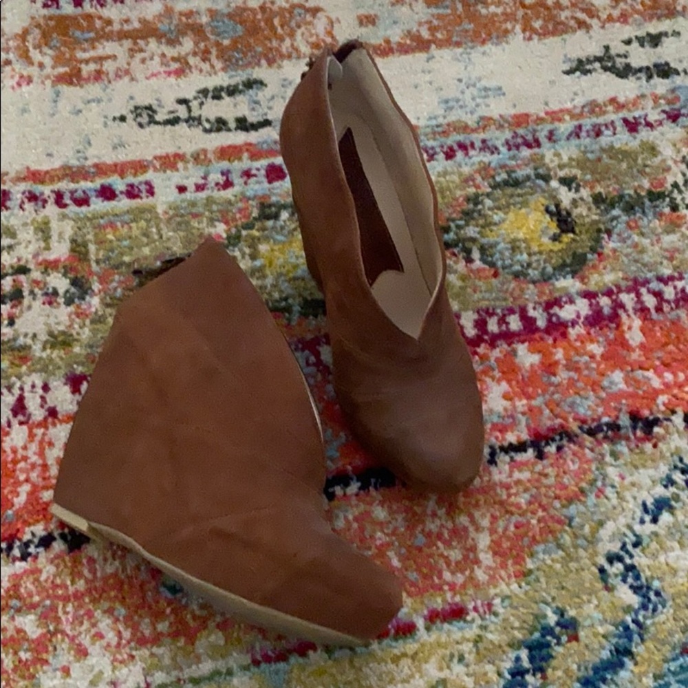 Stunning brown suede wedges